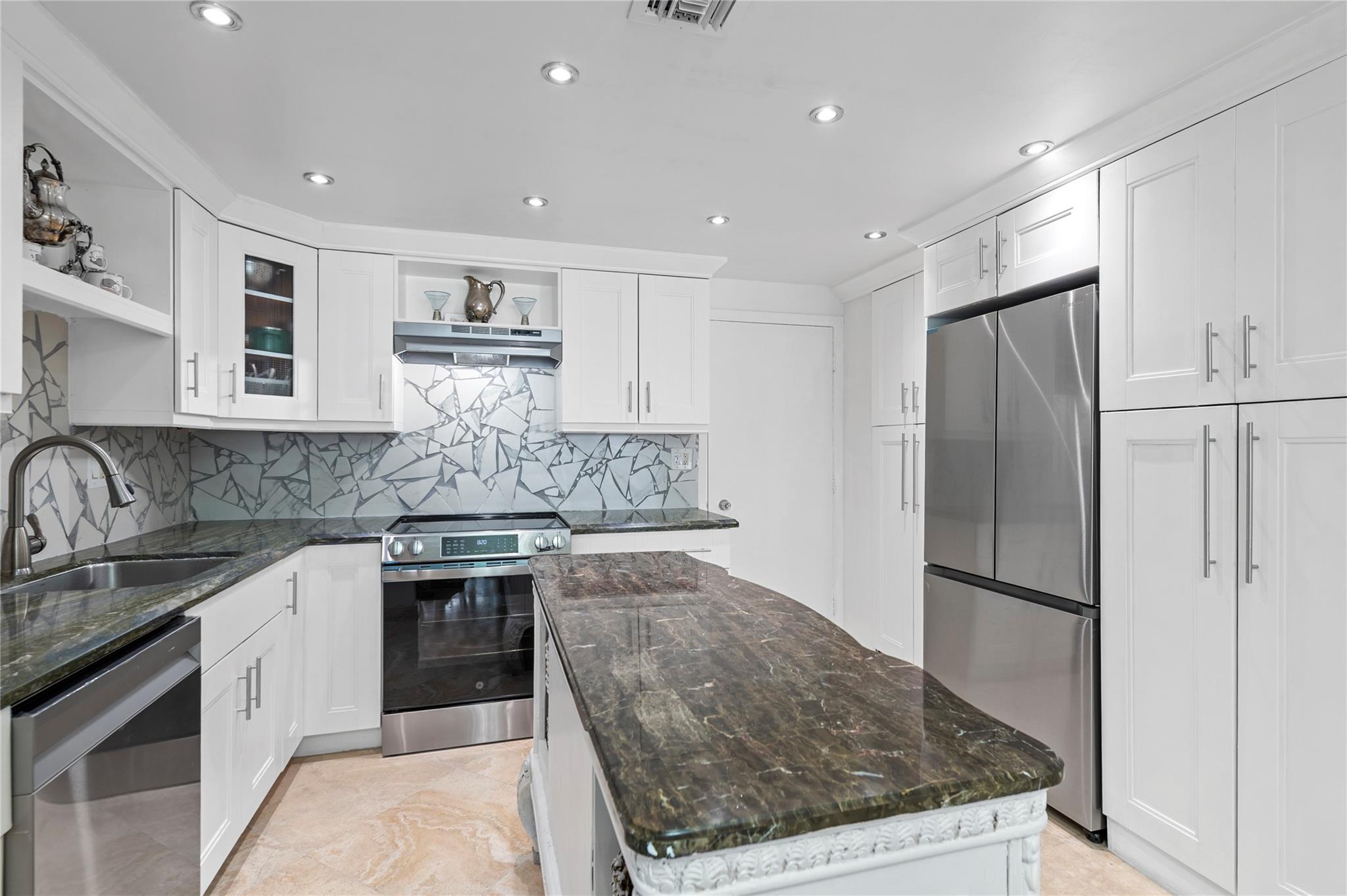 REGENCY TOWER CONDO - Residential Lease