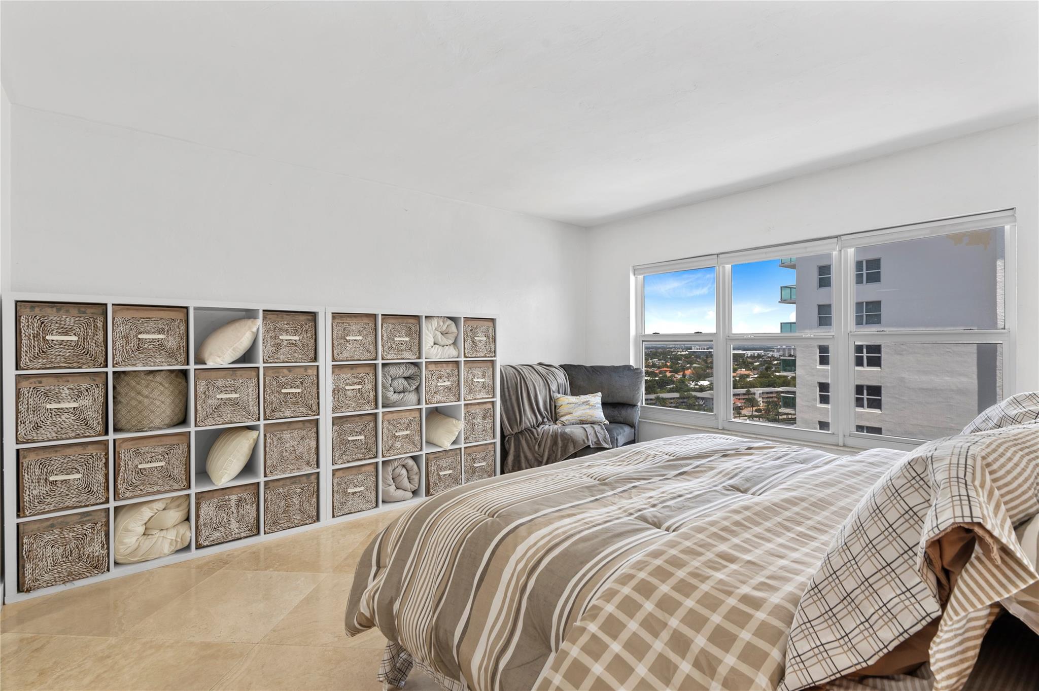 REGENCY TOWER CONDO - Residential Lease