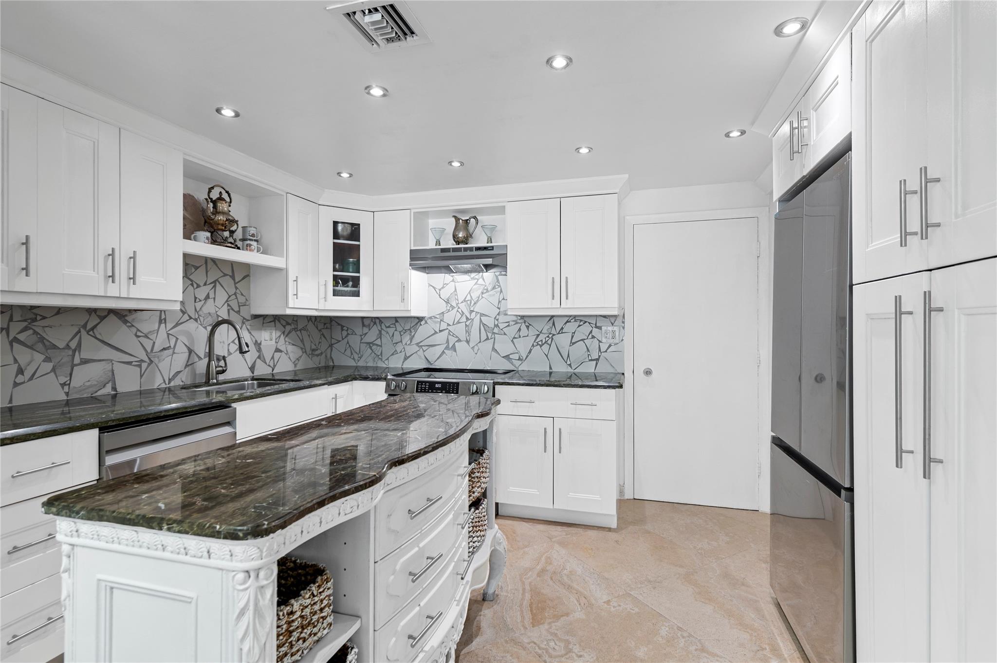 REGENCY TOWER CONDO - Residential Lease