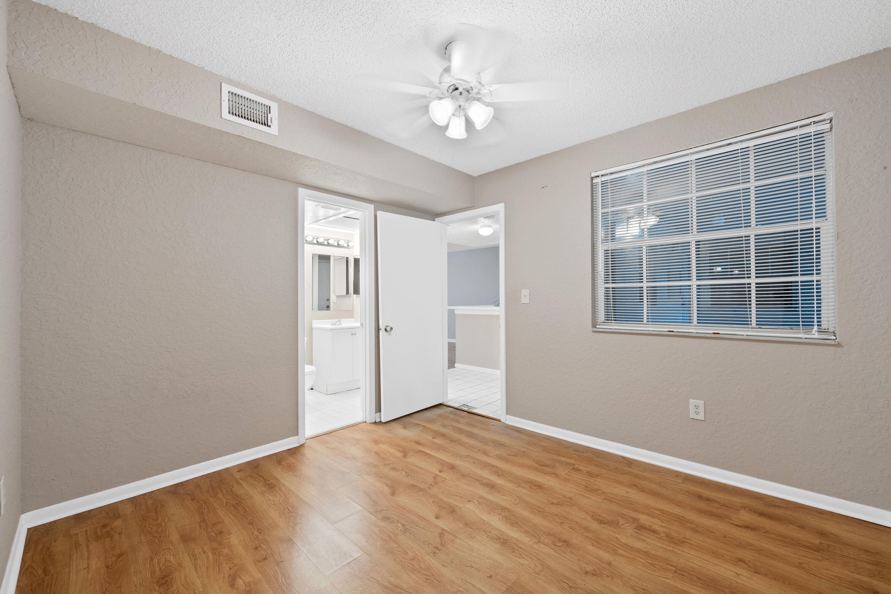 LAKEVIEW CLUB CONDO - Residential Lease