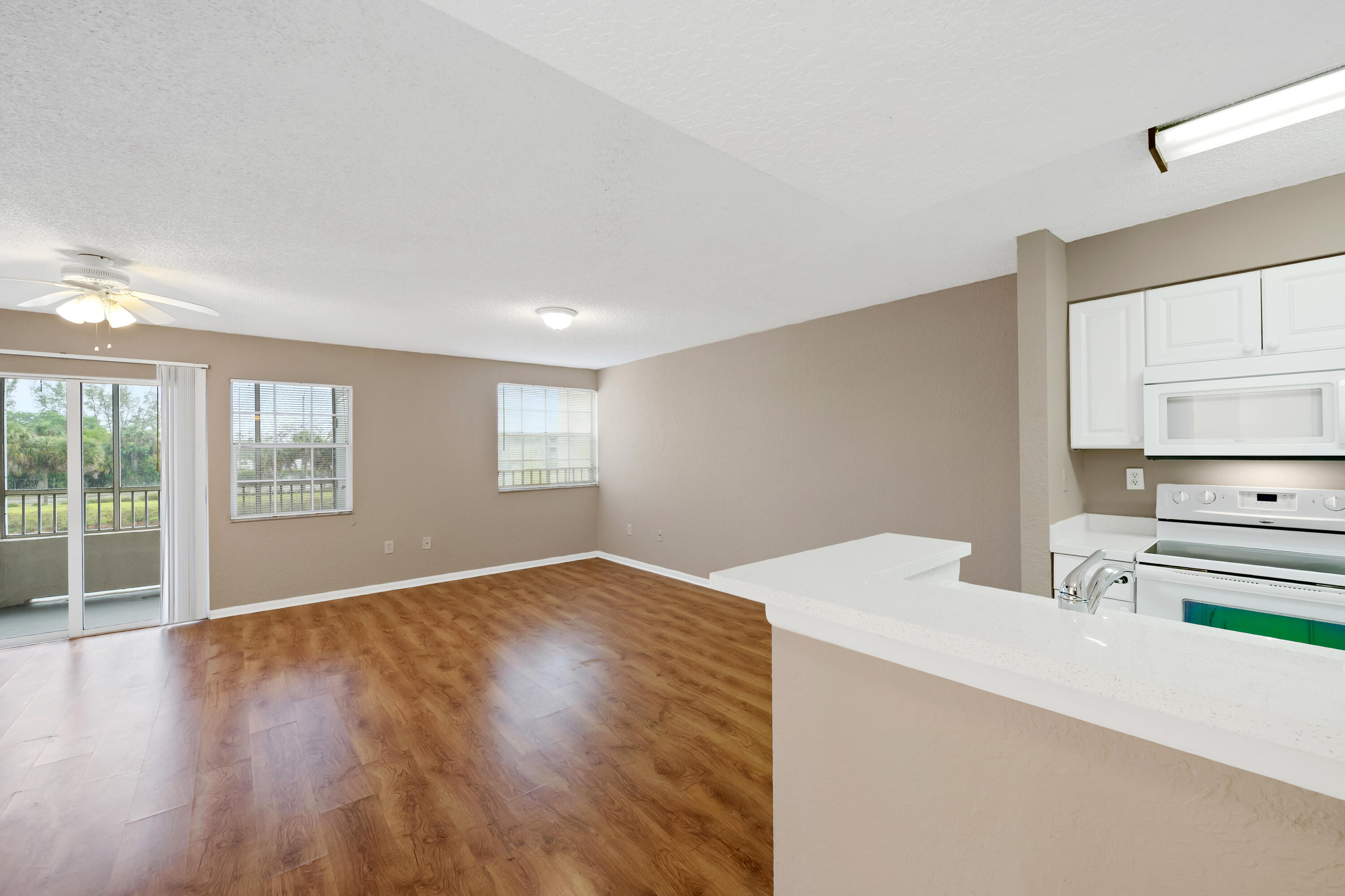 LAKEVIEW CLUB CONDO - Residential Lease