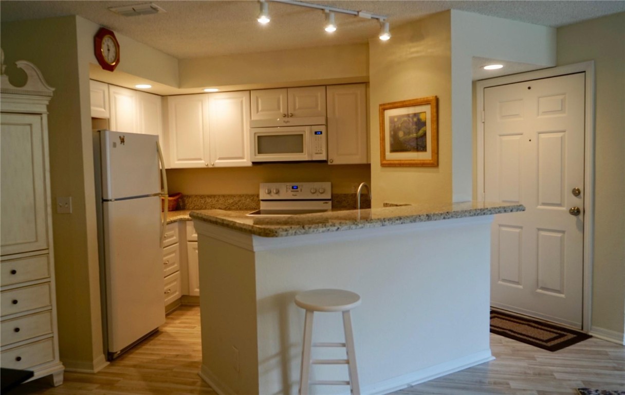 CORAL KEY CONDO - Residential Lease