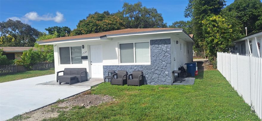 Incredible investment opportunity! This spacious duplex offers a 3/2 and a 2/1 with strong rental income. Both units feature central A/C, updated interiors, and private entrances. Oversized lot with mature landscaping provides ample space for outdoor enjoyment or future expansion. Located just minutes from I-95, shopping, schools, and public transit. Perfect for live-in one side and rent the other. Zoned for multifamily with separate electric meters and separated washer/dryer. Stable tenants in place with the plus of plenty of parking spaces for each unit. Don't miss this turnkey property in one of Miami’s most accessible and rapidly developing neighborhoods!