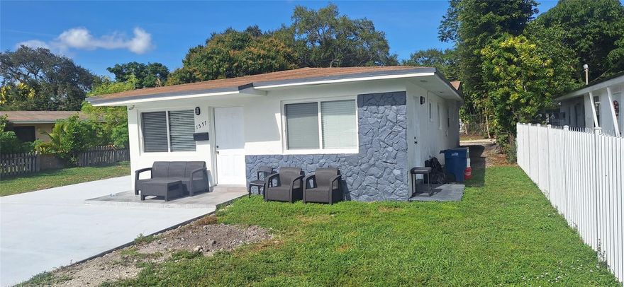 Incredible investment opportunity! This spacious duplex offers a 3/2 and a 2/1 with strong rental income. Both units feature central A/C, updated interiors, and private entrances. Oversized lot with mature landscaping provides ample space for outdoor enjoyment or future expansion. Located just minutes from I-95, shopping, schools, and public transit. Perfect for live-in one side and rent the other. Zoned for multifamily with separate electric meters and separated washer/dryer. Stable tenants in place with the plus of plenty of parking spaces for each unit. Don't miss this turnkey property in one of Miami’s most accessible and rapidly developing neighborhoods!