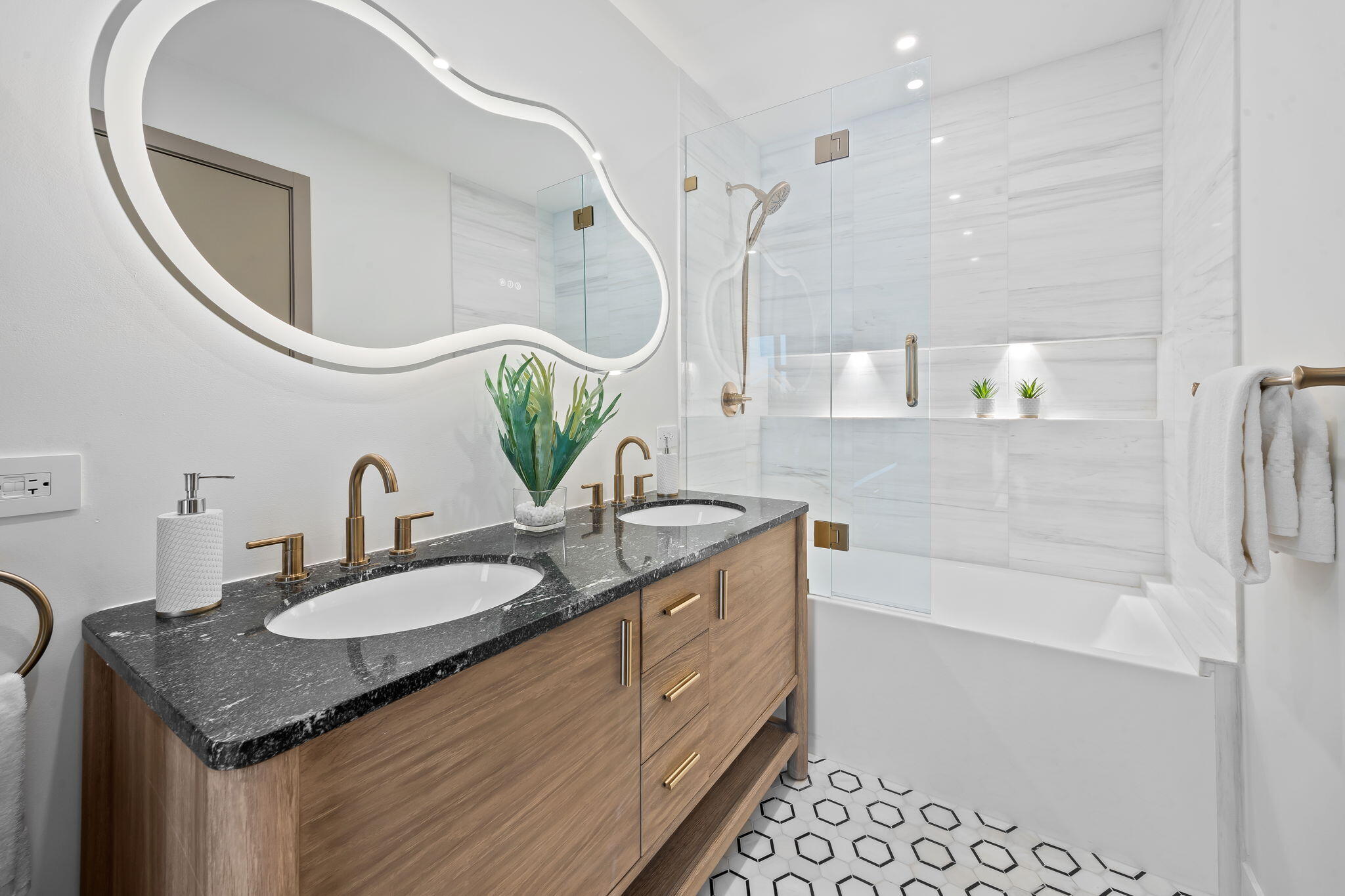 ENCHANTED LAKE SEC 6 - Residential