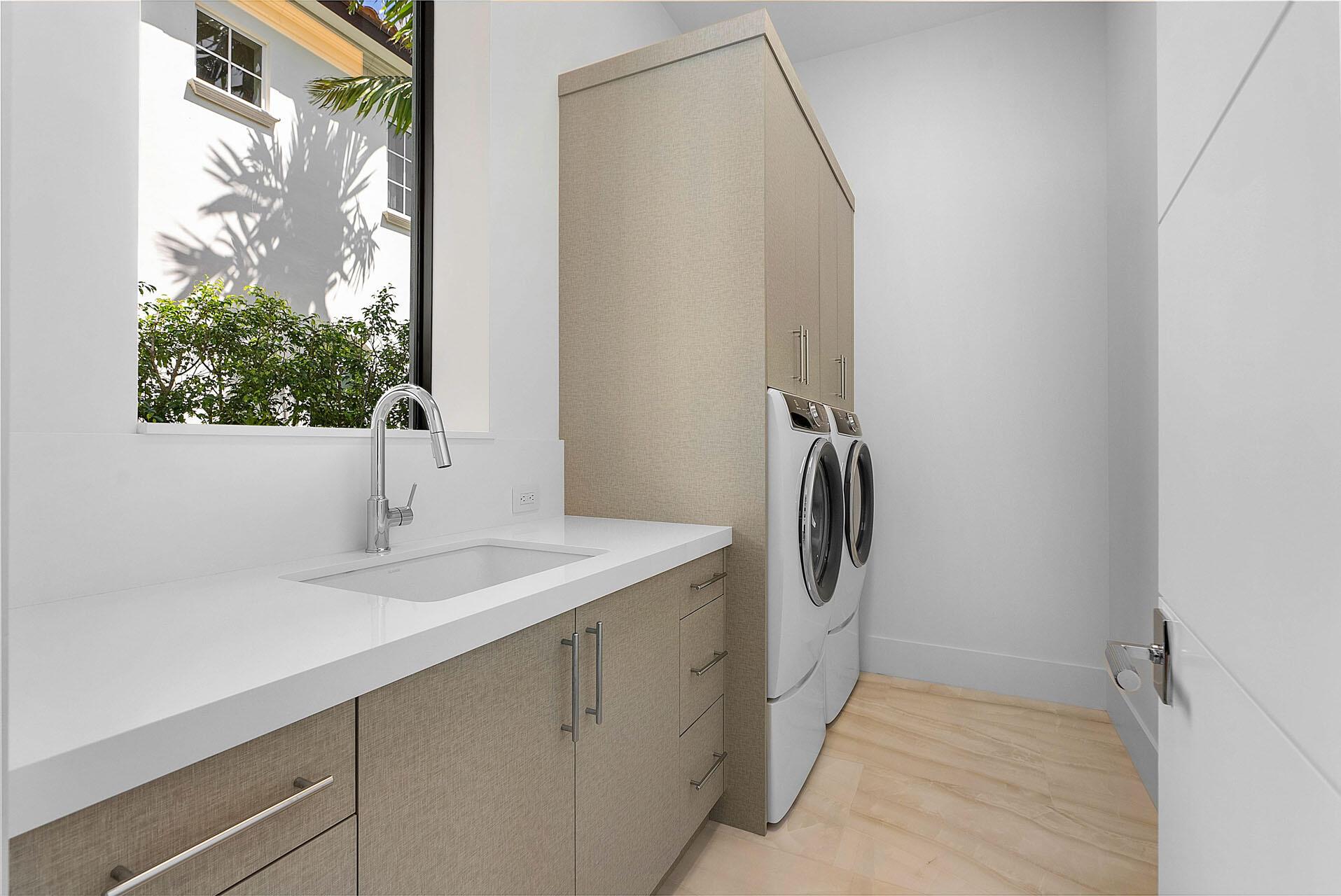 ROYAL PALM YACHT & COUNTR - Residential