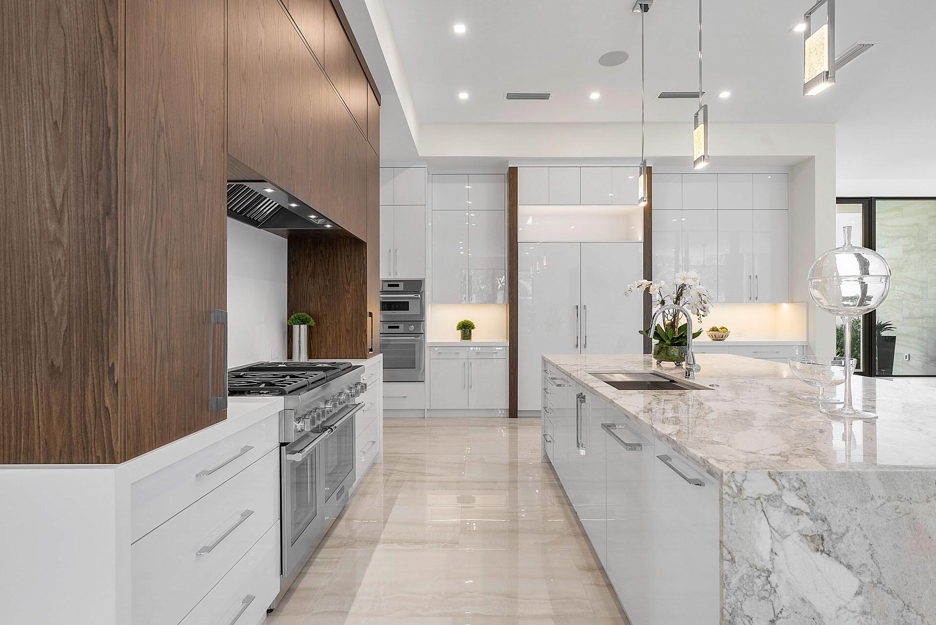 ROYAL PALM YACHT & COUNTR - Residential