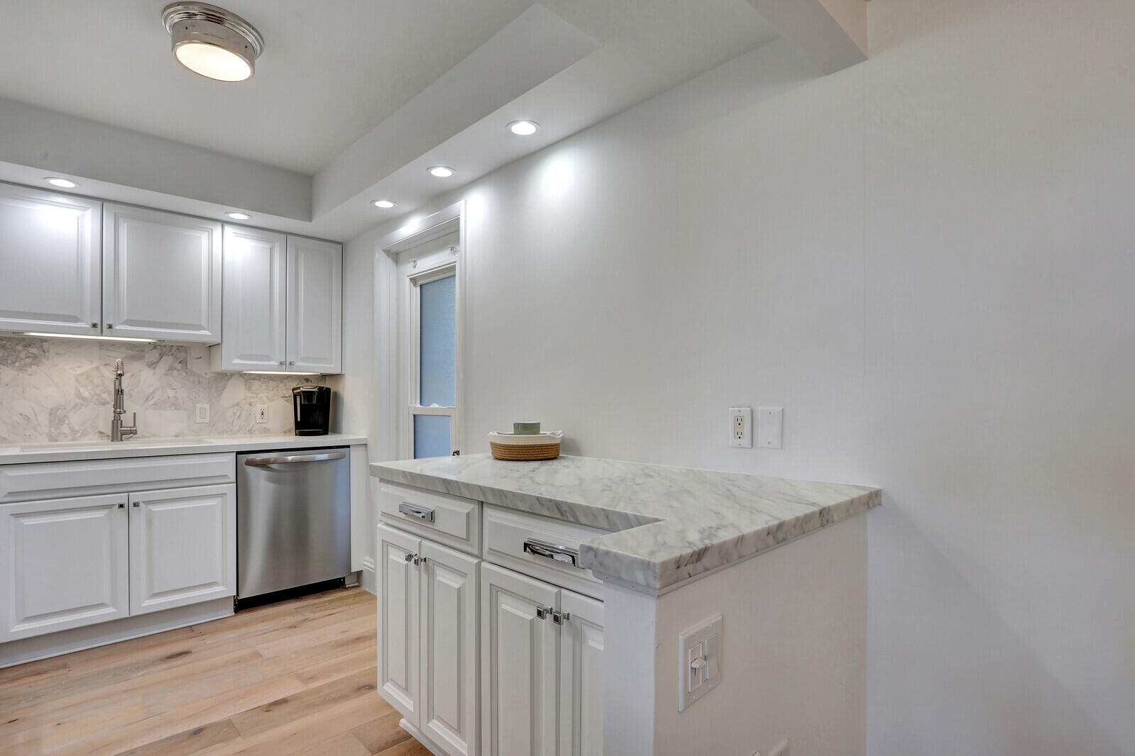 OCEAN VILLAS CONDO APTS - Residential Lease