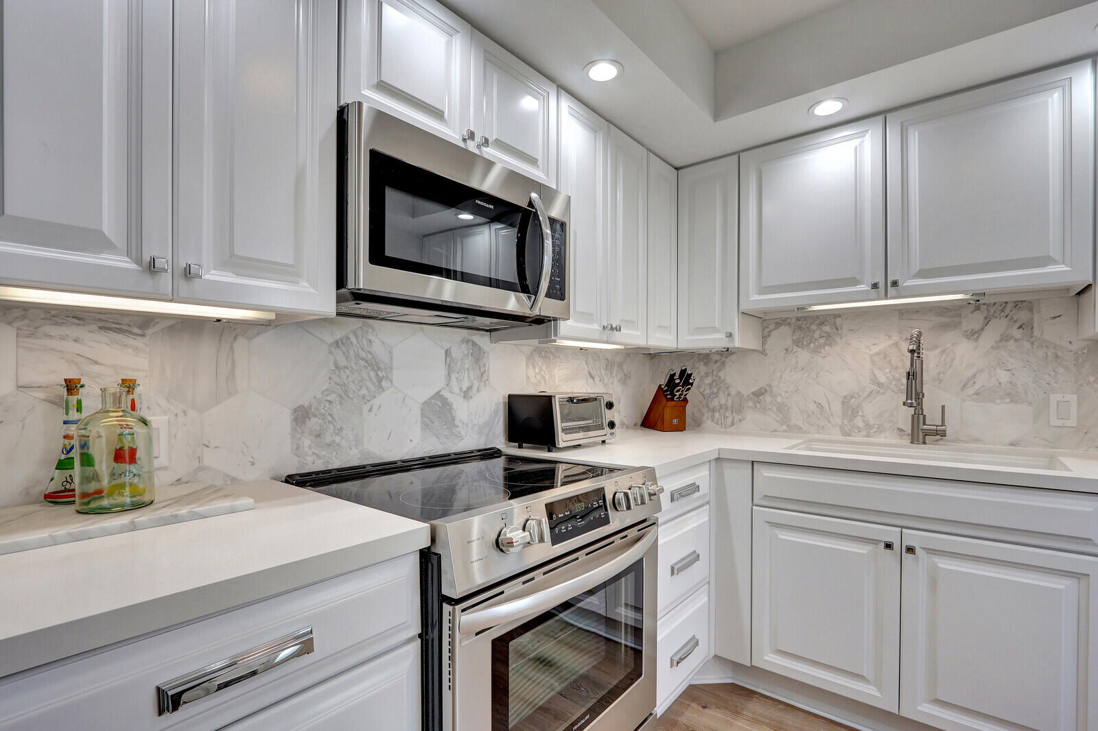 OCEAN VILLAS CONDO APTS - Residential Lease