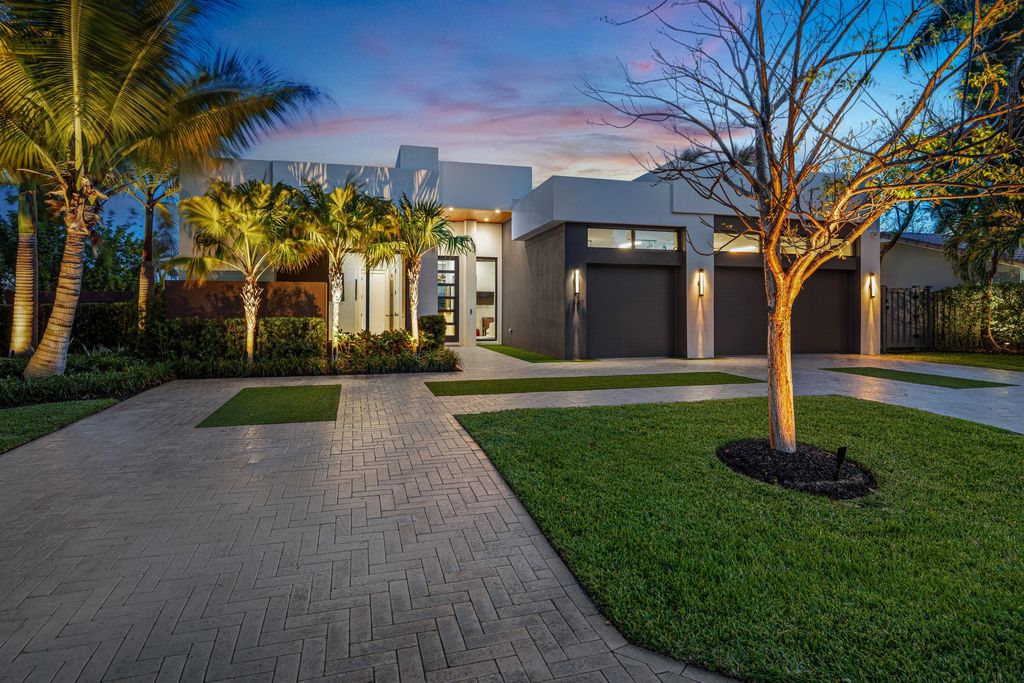 Photo of 2880 NE 35th Street, Lighthouse Point, FL 33064 (MLS # B26024337)