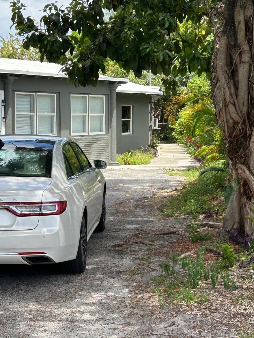Water and electric included, very quiet, nice private back yard, 1bdrn 1bath, renovated. Water and electric included, very quiet, nice private back yard, 1bdrn 1bath, renovated.