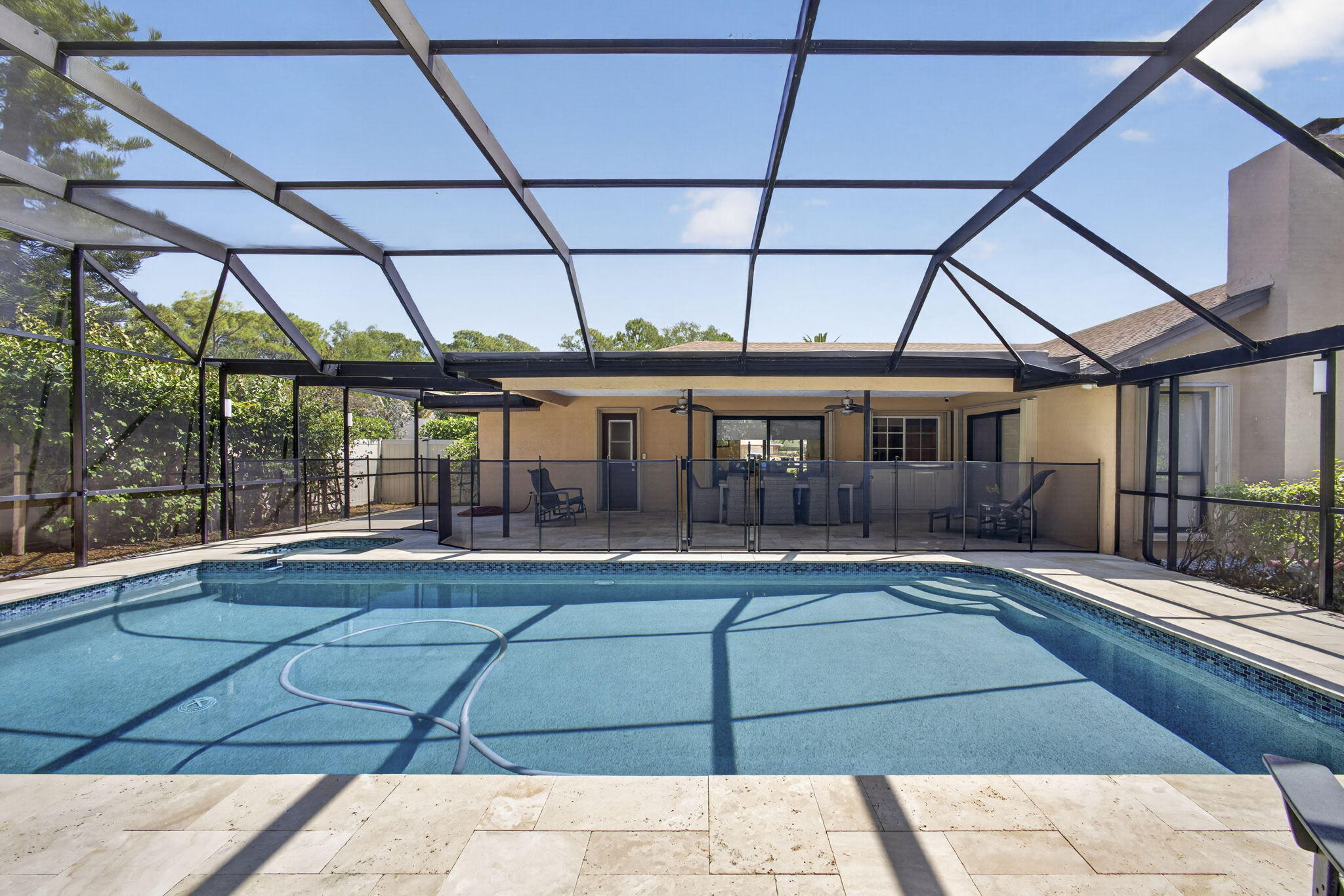 PINEWOOD EAST 2 OF WELLINGTON - Residential