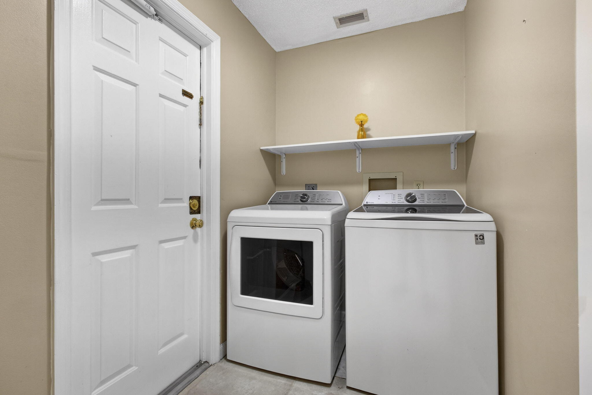 PINEWOOD EAST 2 OF WELLINGTON - Residential