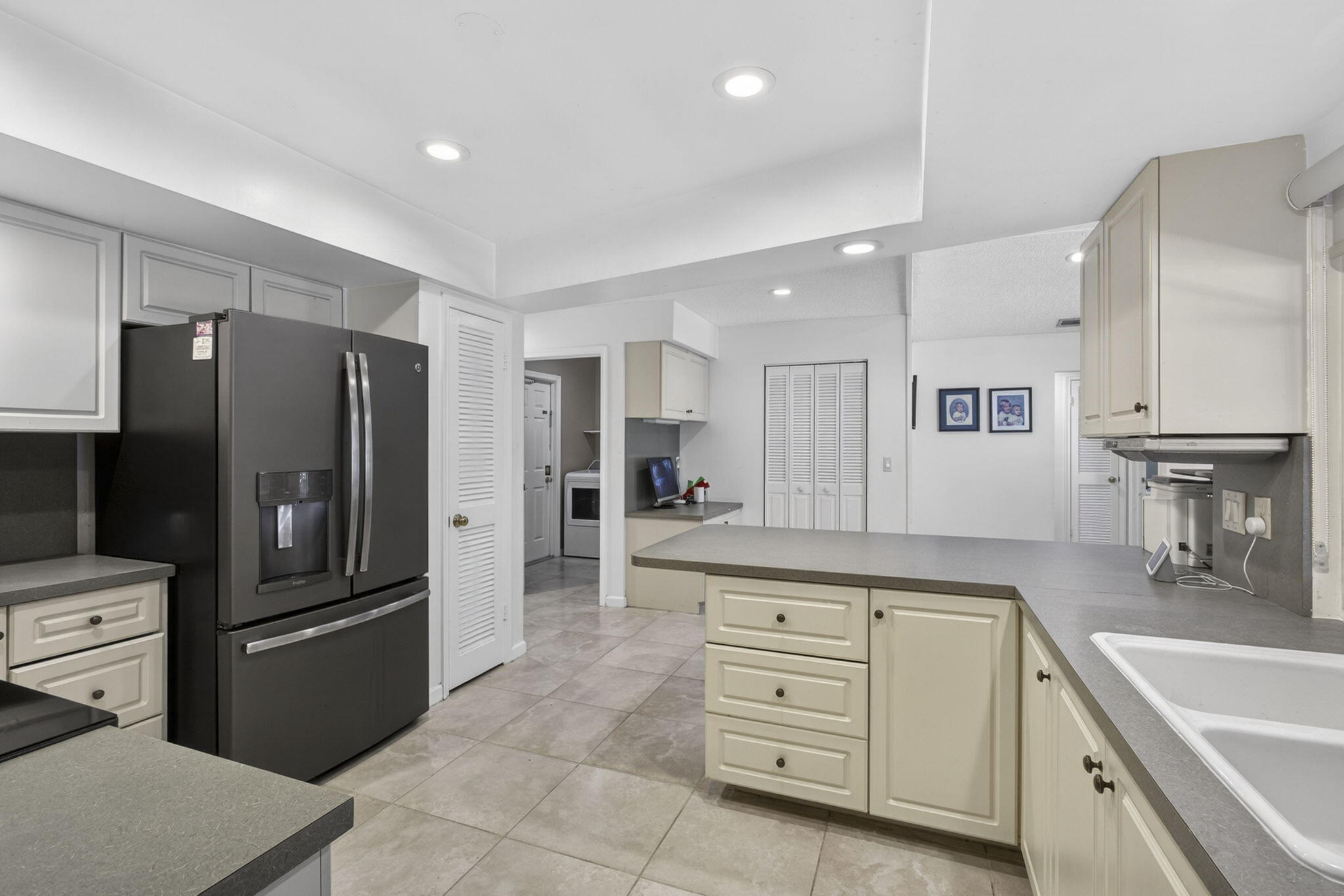 PINEWOOD EAST 2 OF WELLINGTON - Residential