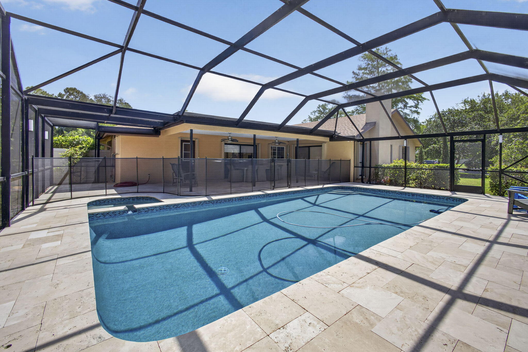 PINEWOOD EAST 2 OF WELLINGTON - Residential