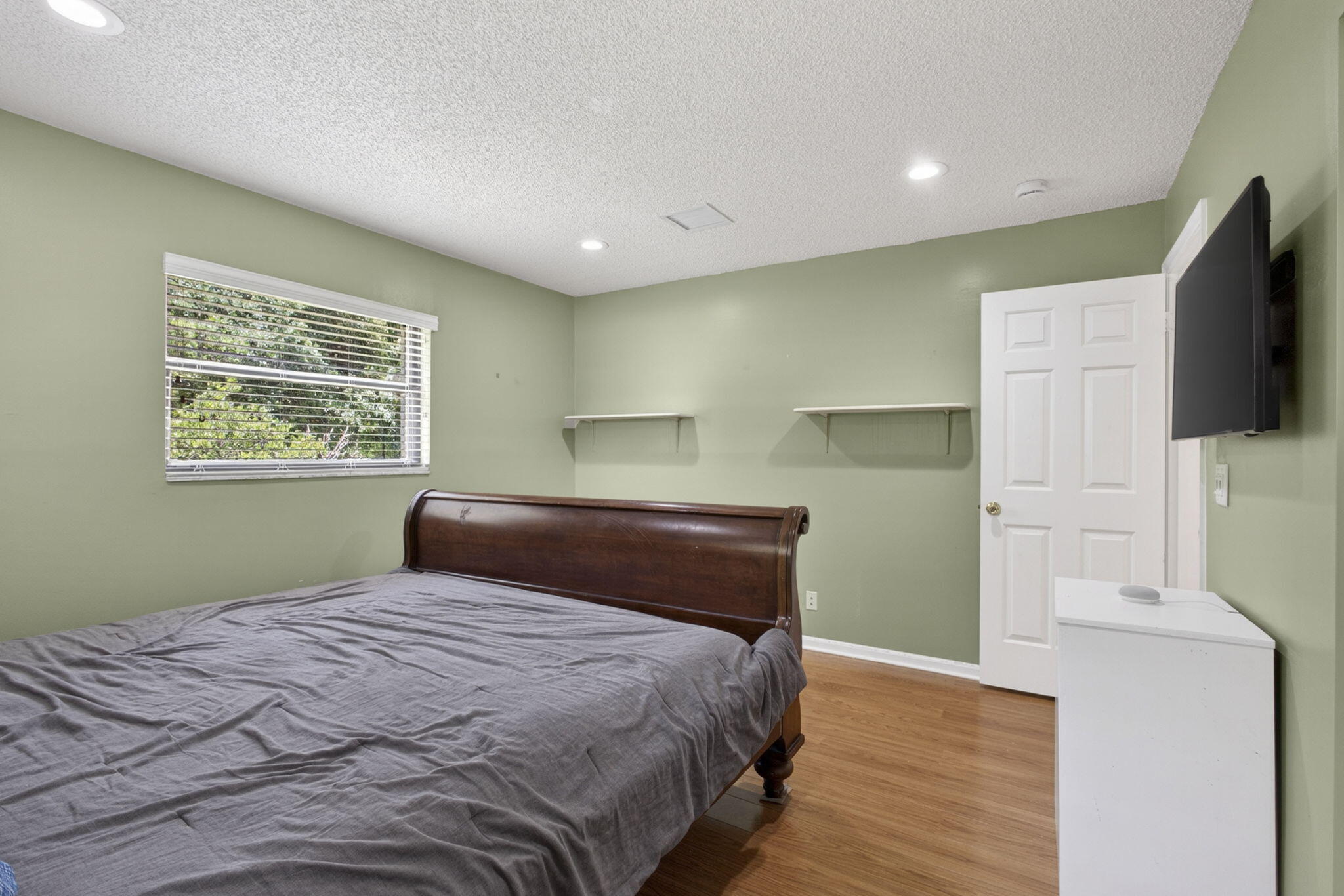 PINEWOOD EAST 2 OF WELLINGTON - Residential