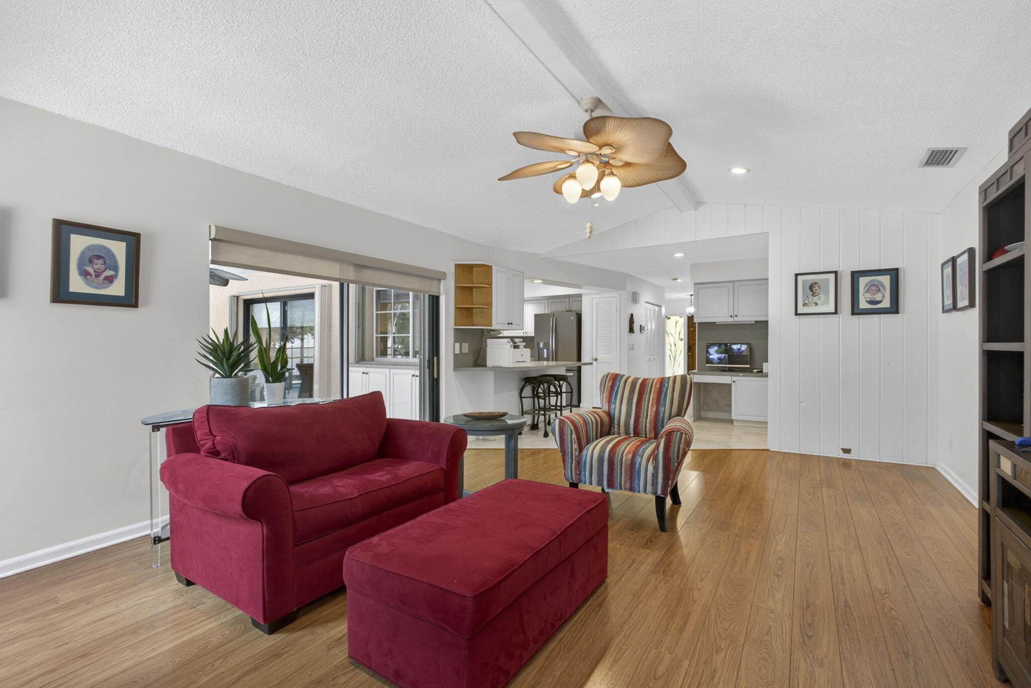 PINEWOOD EAST 2 OF WELLINGTON - Residential