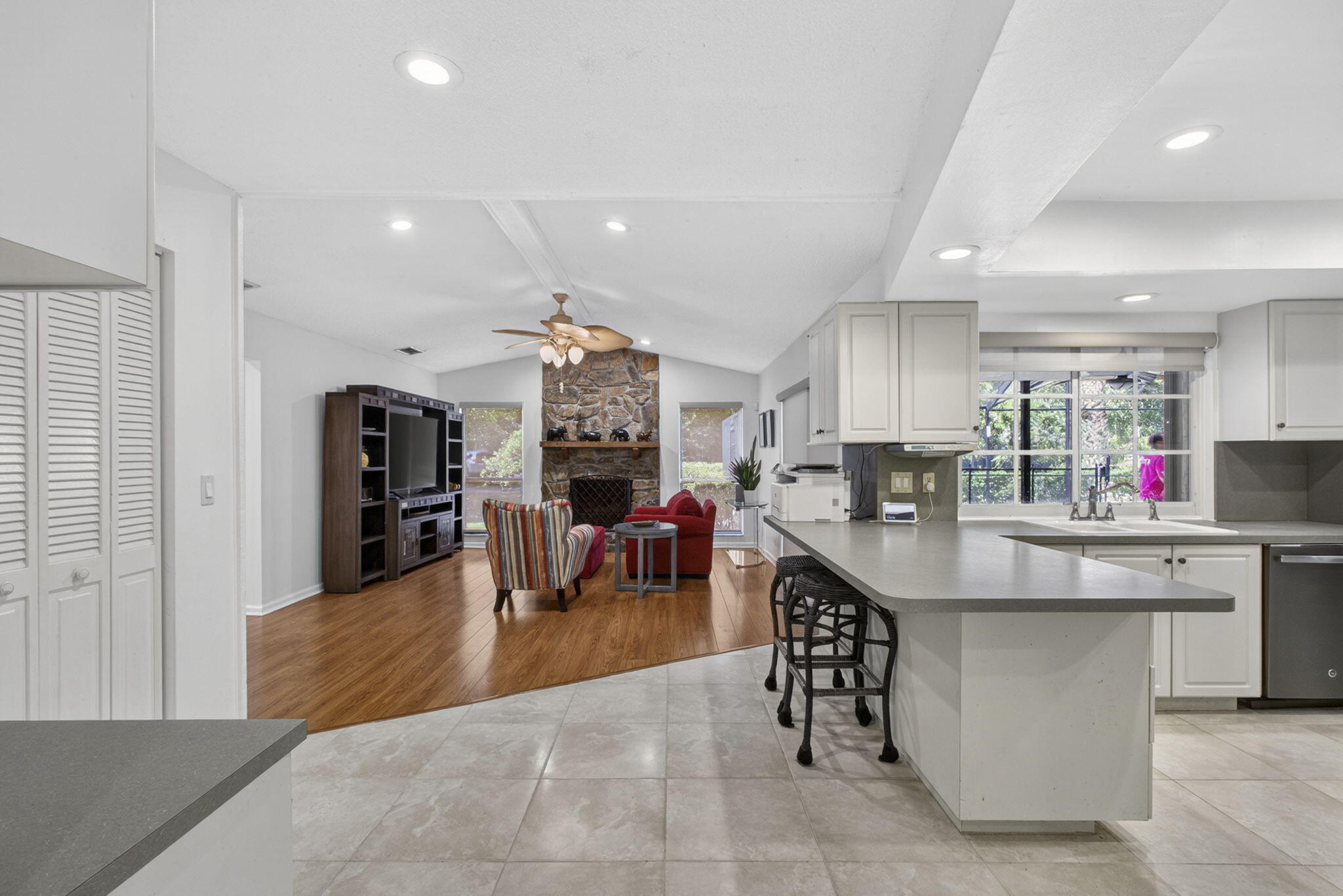 PINEWOOD EAST 2 OF WELLINGTON - Residential