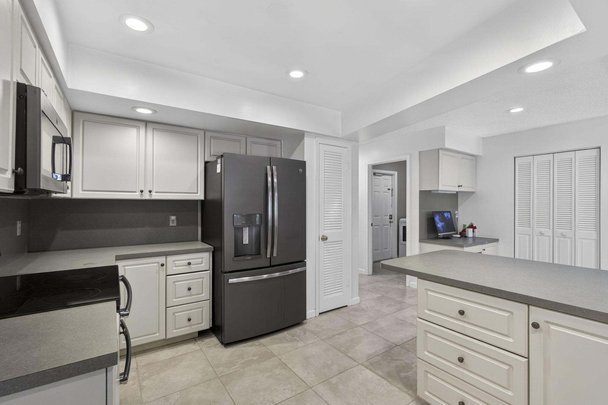 PINEWOOD EAST 2 OF WELLINGTON - Residential