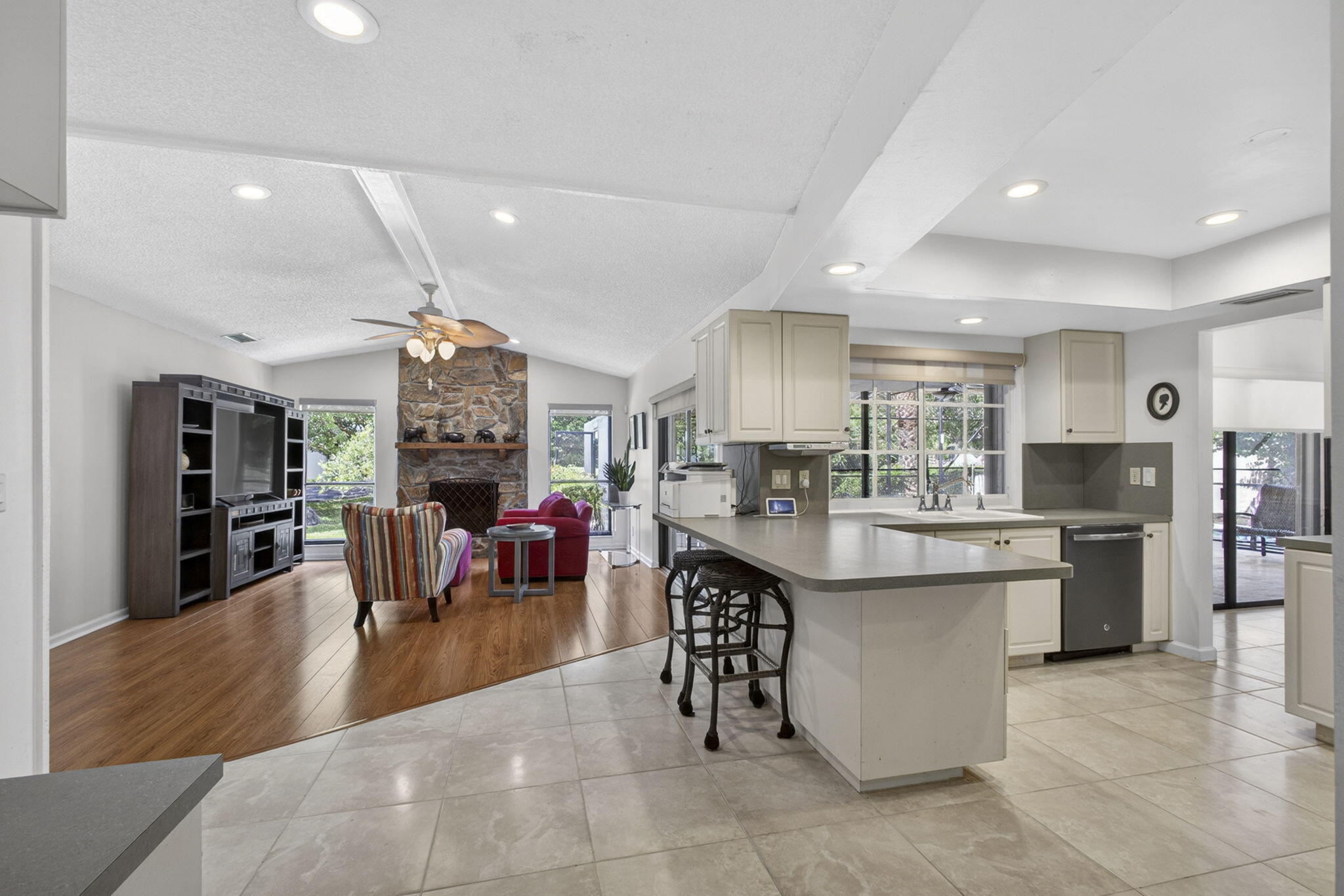 PINEWOOD EAST 2 OF WELLINGTON - Residential