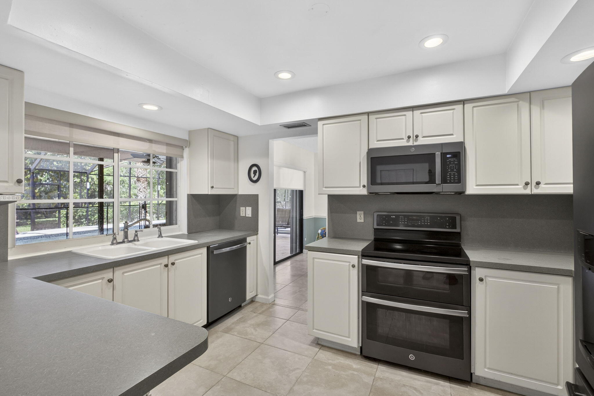 PINEWOOD EAST 2 OF WELLINGTON - Residential