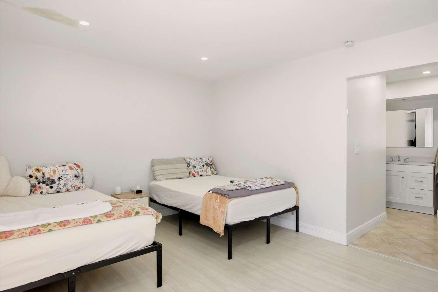 NEW LAND GARDENS CONDO - Residential