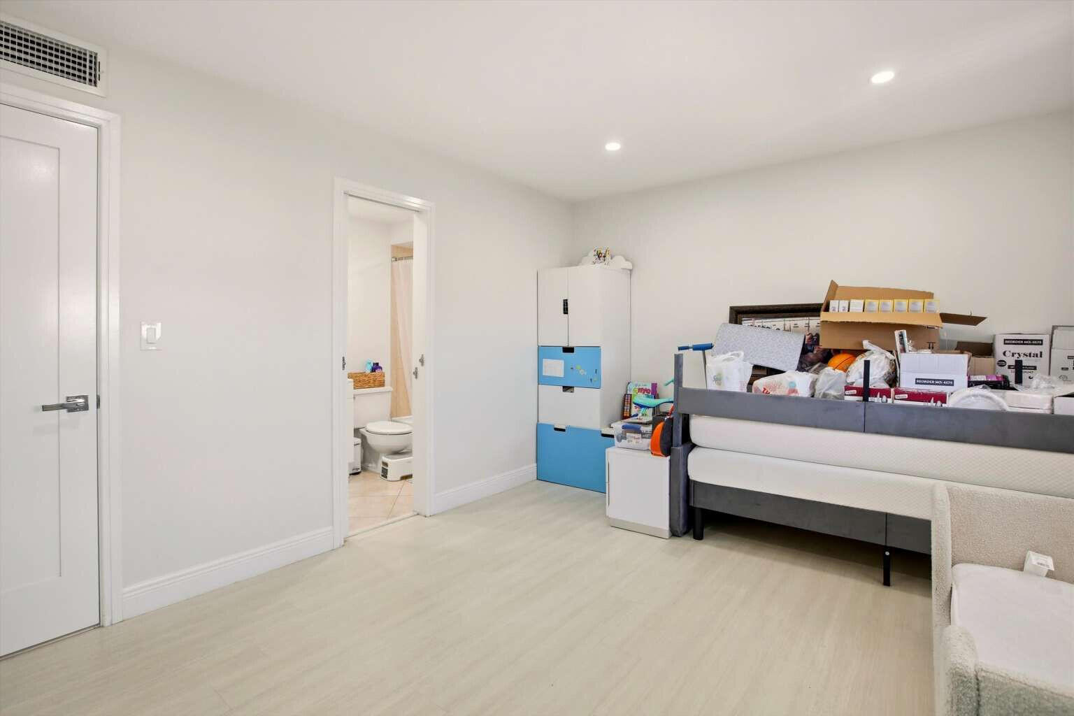 NEW LAND GARDENS CONDO - Residential