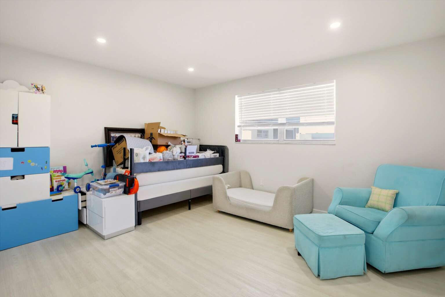 NEW LAND GARDENS CONDO - Residential