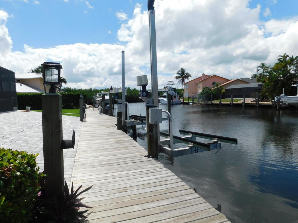 Photo of 117 Queen Elizabeth Court, Hutchinson Island, FL 34949 (MLS # B26041412)