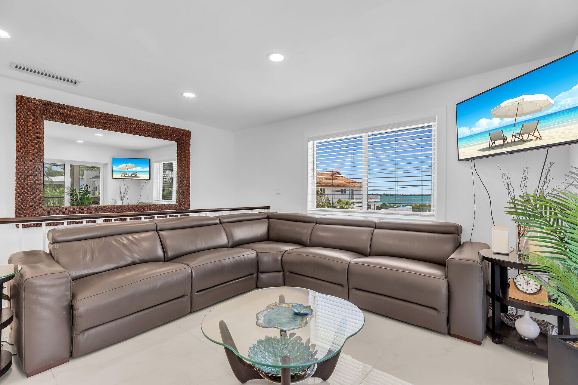 YACHT CLUB ISLAND - Residential