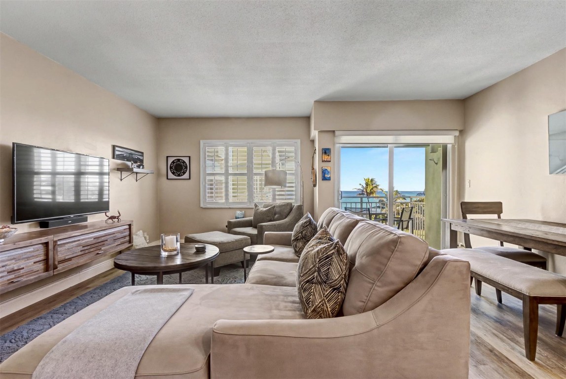 Hillsboro Mile tower - Residential