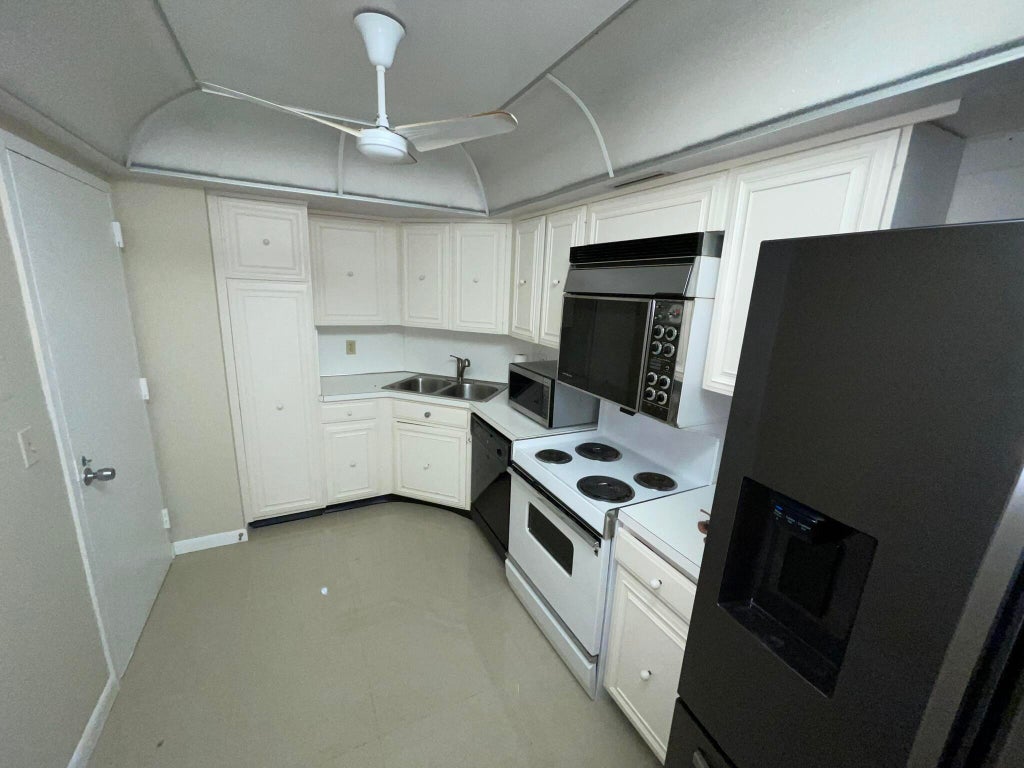 Photo of 2425 Presidential Way #1902, West Palm Beach, FL 33401 (MLS # R10977072)