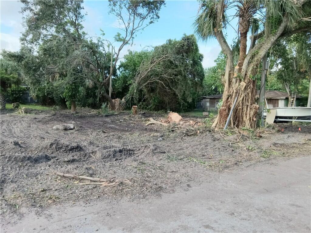 Big reduction! Owner says make an offer. Zoned for residential -this 50x110 parcel, east of US 1 near orchid island, has been cleared. Water is to site, buyer to connect to sewer / add septic. New 2023 survey done. Location on side street with direct US 1 frontage -- view and open to exposure to US 1, amid commercial and warehouse zoning, allowing for ease of commute and proximity to stores and restaurants. No HOA, Owner is FREC registered. X Flood Zone.