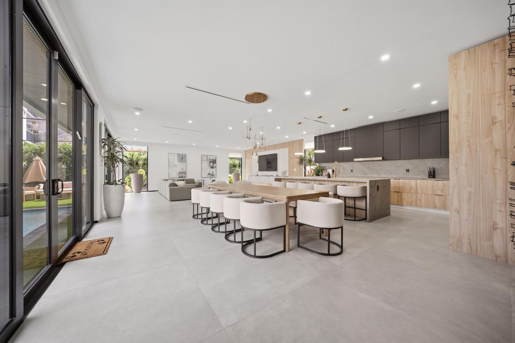 Photo of 3304 NE 14th Court, Fort Lauderdale, FL 33304 (MLS # B26014700)