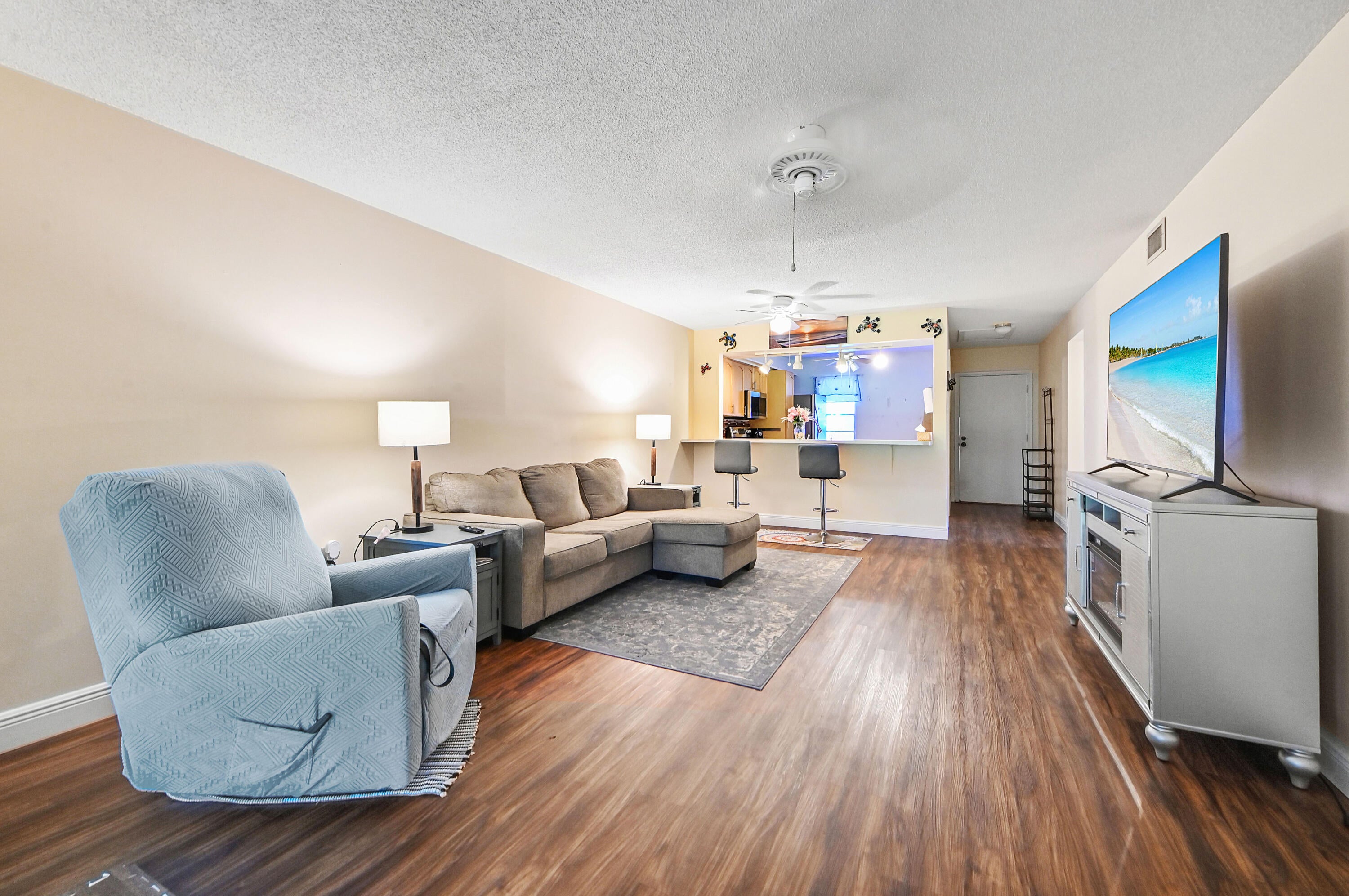 2302 SUNRISE Boulevard 206
