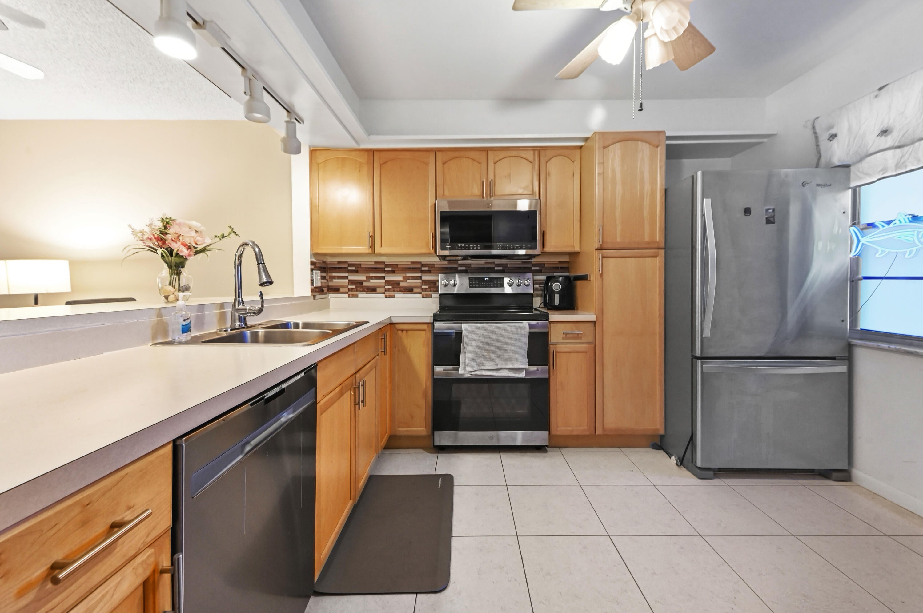 2302 SUNRISE Boulevard 206