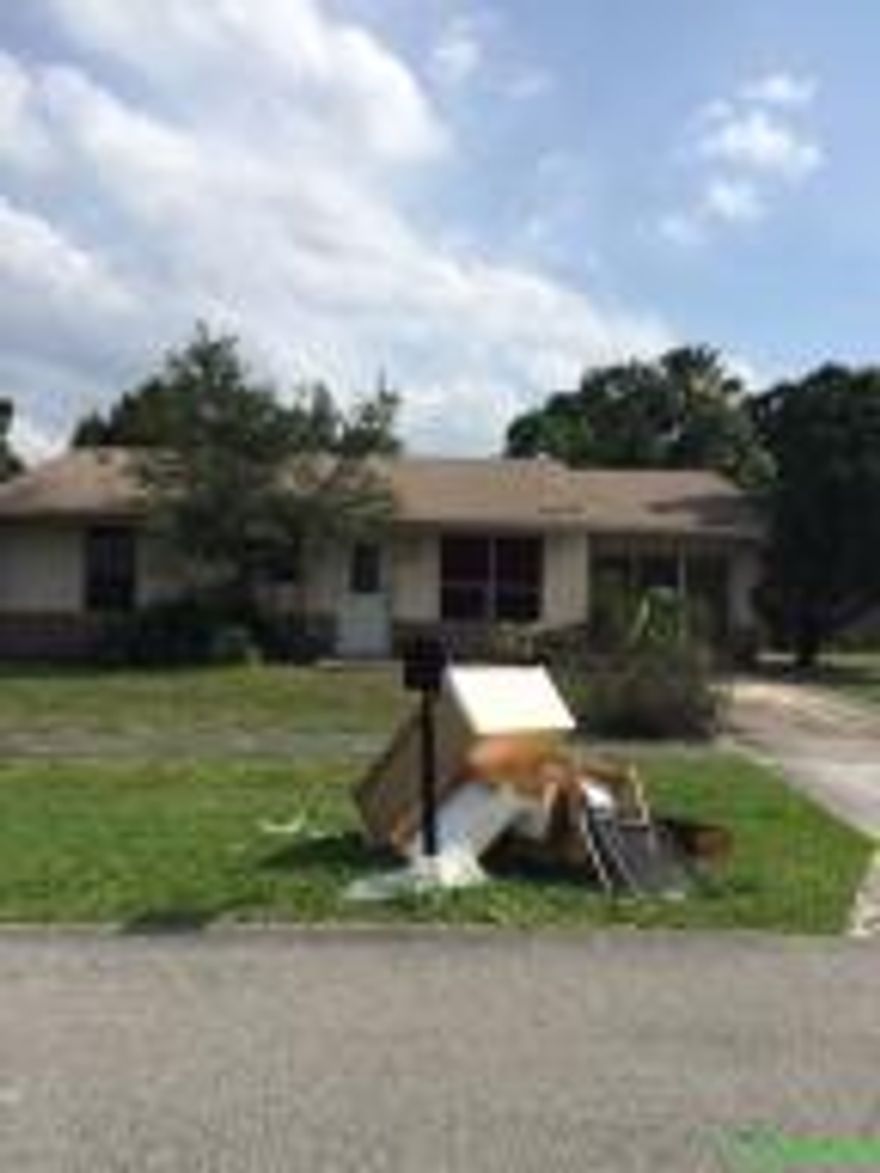 2 bedroom 2 bathroom home with open floor plan, garage has been converted into the 3rd bedroom or den/office. Central located and close to everything, Cash only due to condition