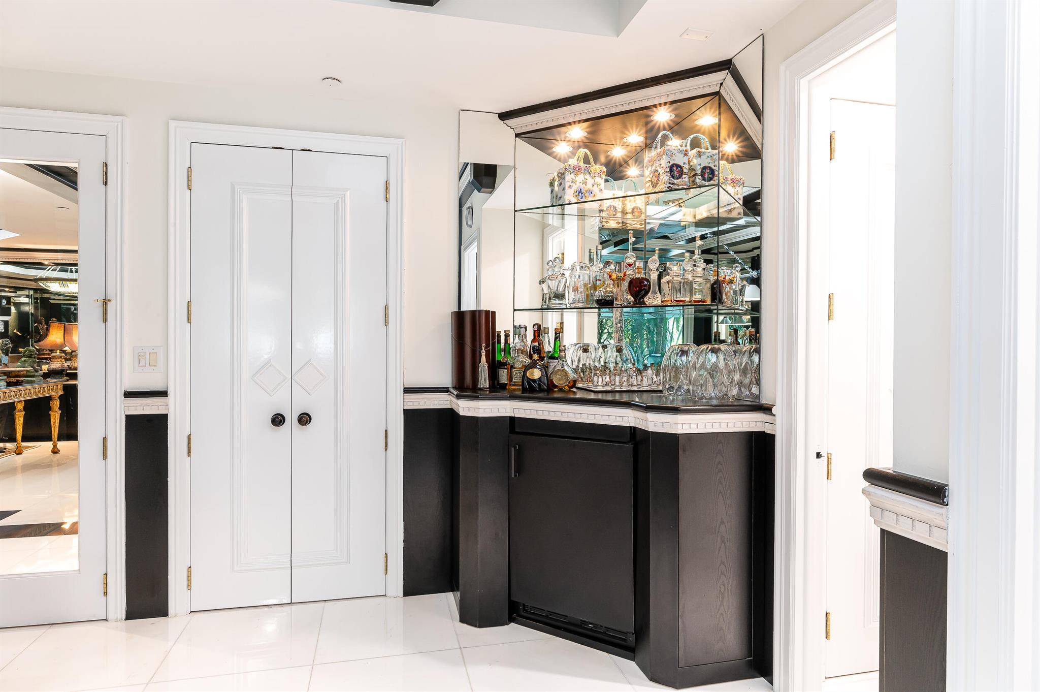 MIZNER GRAND CONDO - Residential