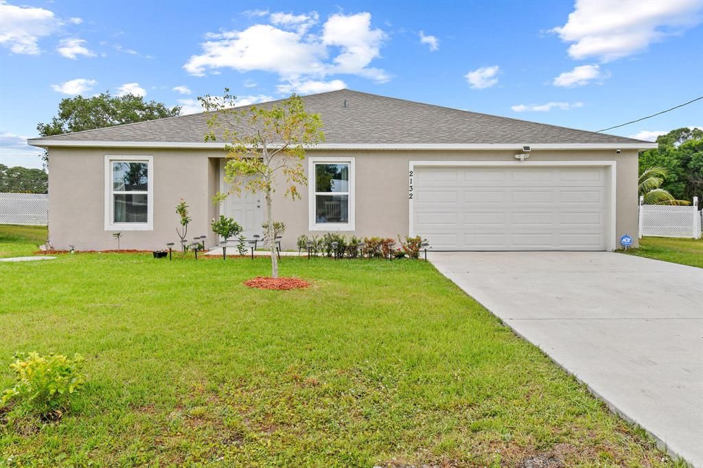 Photo of 2132 SE Trillo Street, Port St Lucie, FL 34952 (MLS # R10881906)