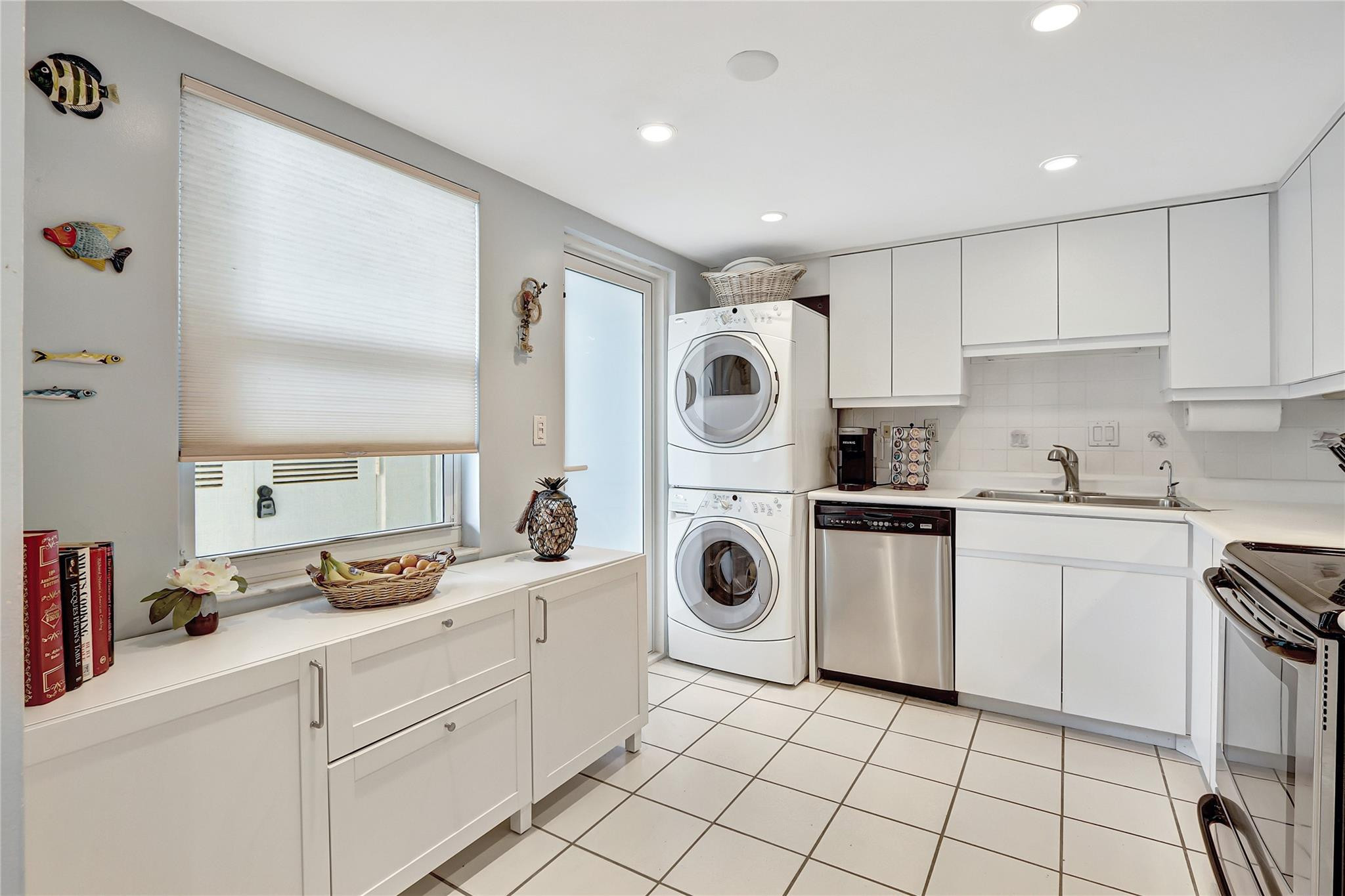 2000 S Ocean Drive 1009