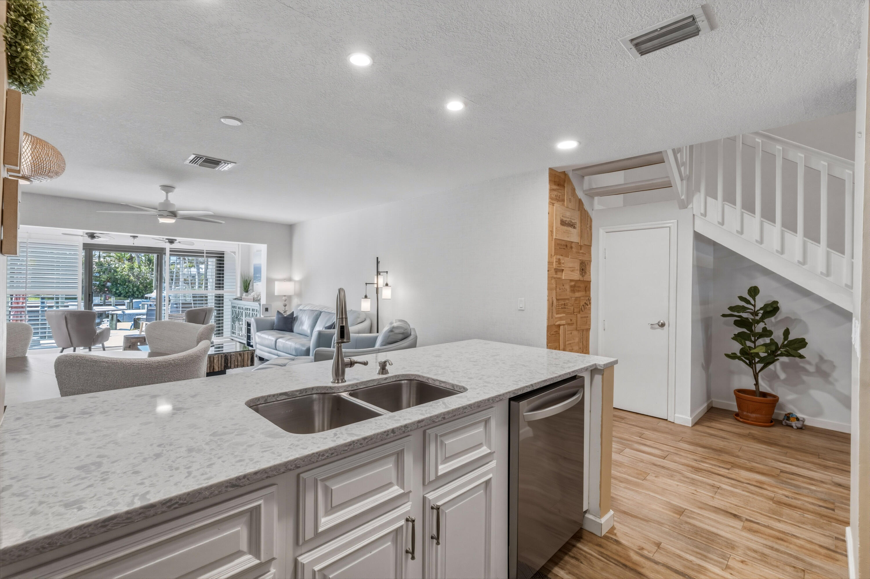 MARINERS COVE 1 - Residential