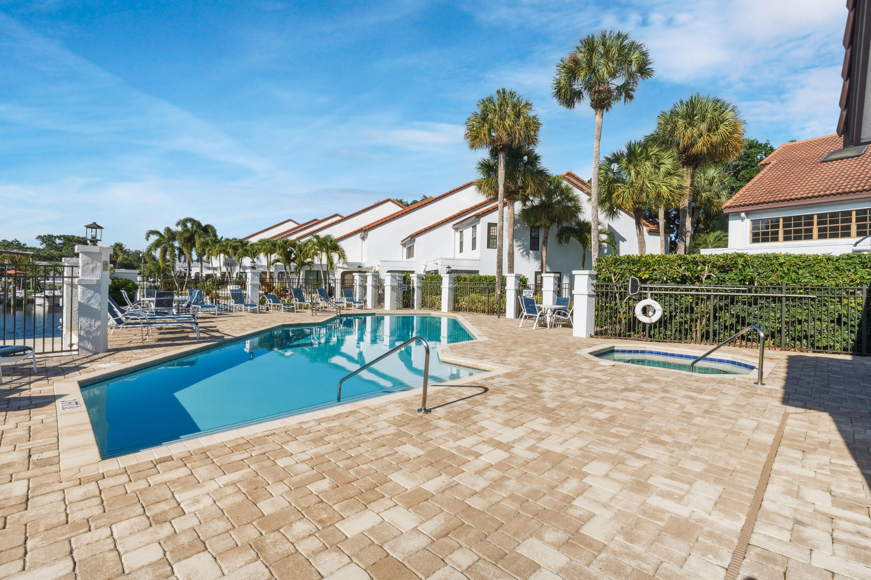 MARINERS COVE 1 - Residential