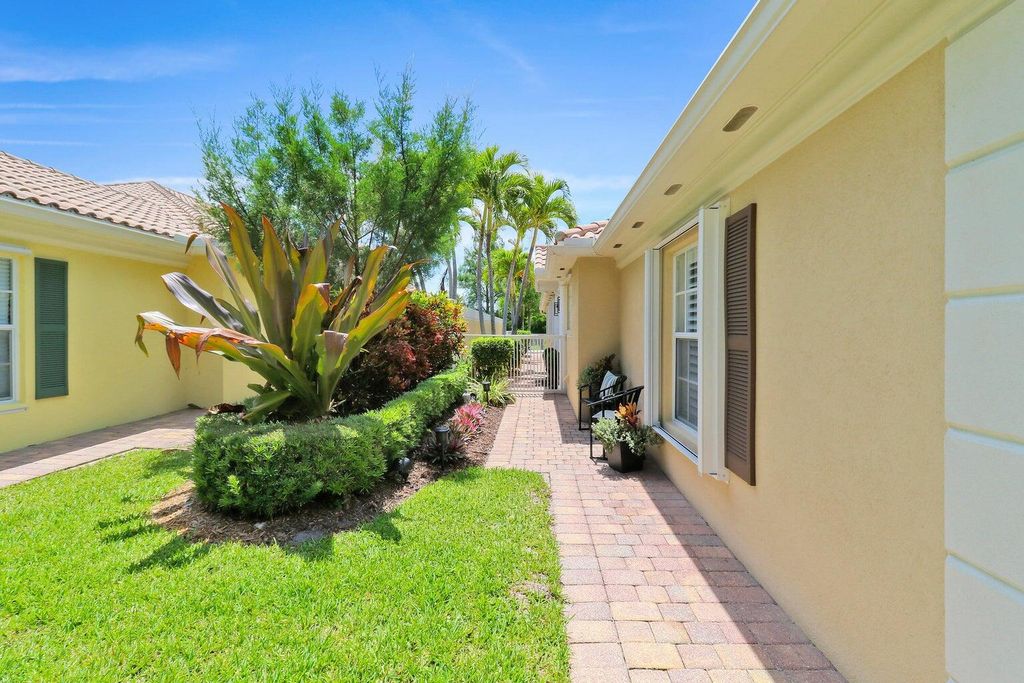 Photo of 5021 Magnolia Bay Circle, Palm Beach Gardens, FL 33418 (MLS # R11089287)