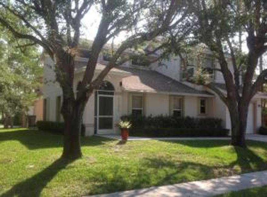 Kitchen and half bath to be remodeled new laminate floor in master, freshly painted.  Corner lot, one car garage, pet ok. $500. Pet deposit.