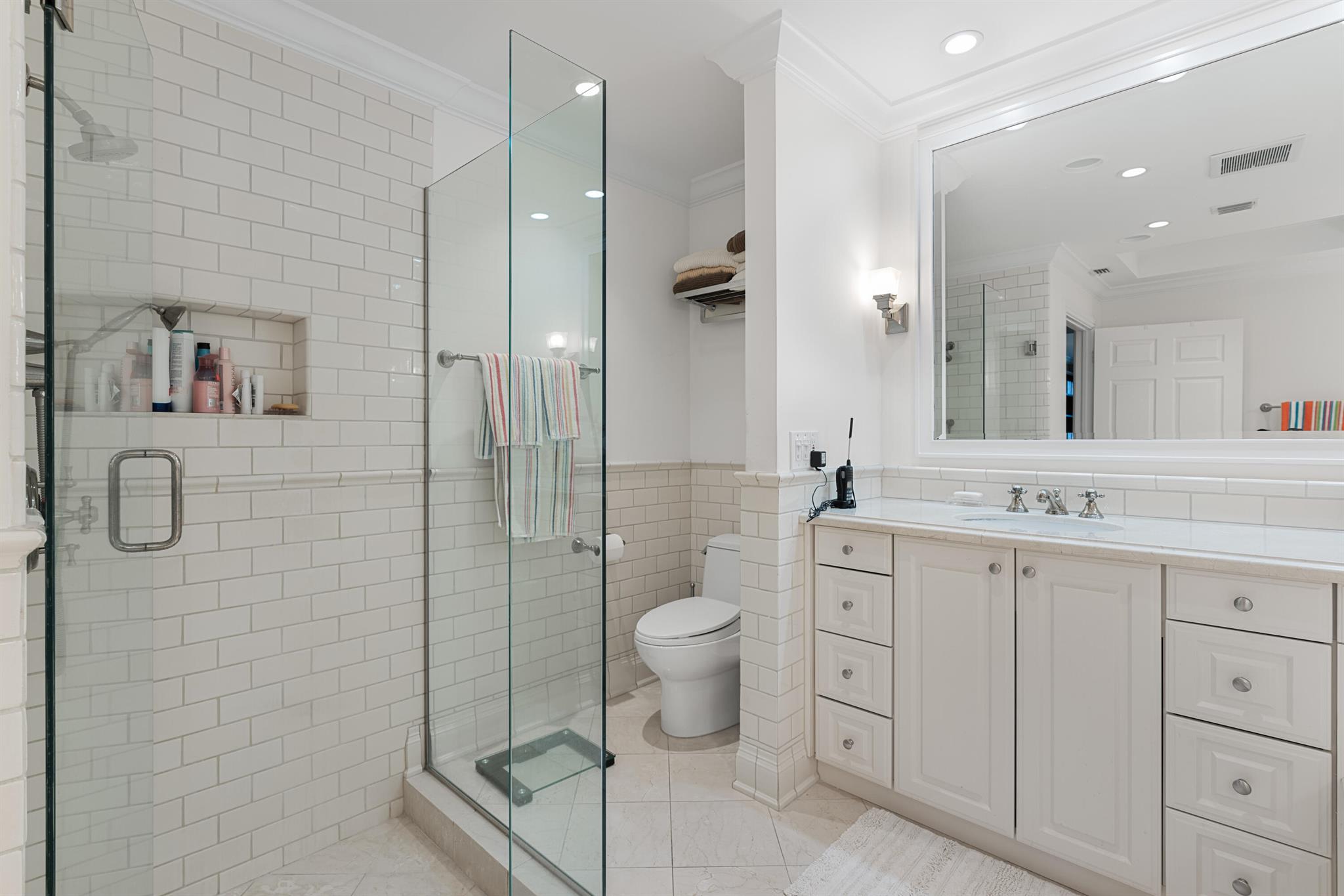 ADMIRALS COVE - Residential