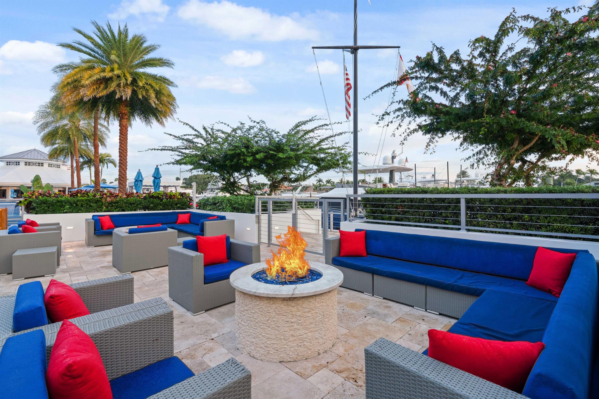 ADMIRALS COVE - Residential