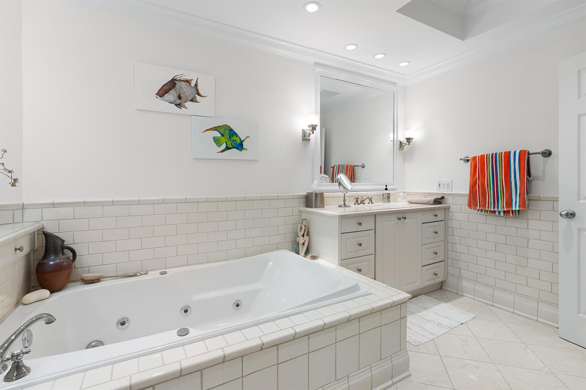 ADMIRALS COVE - Residential