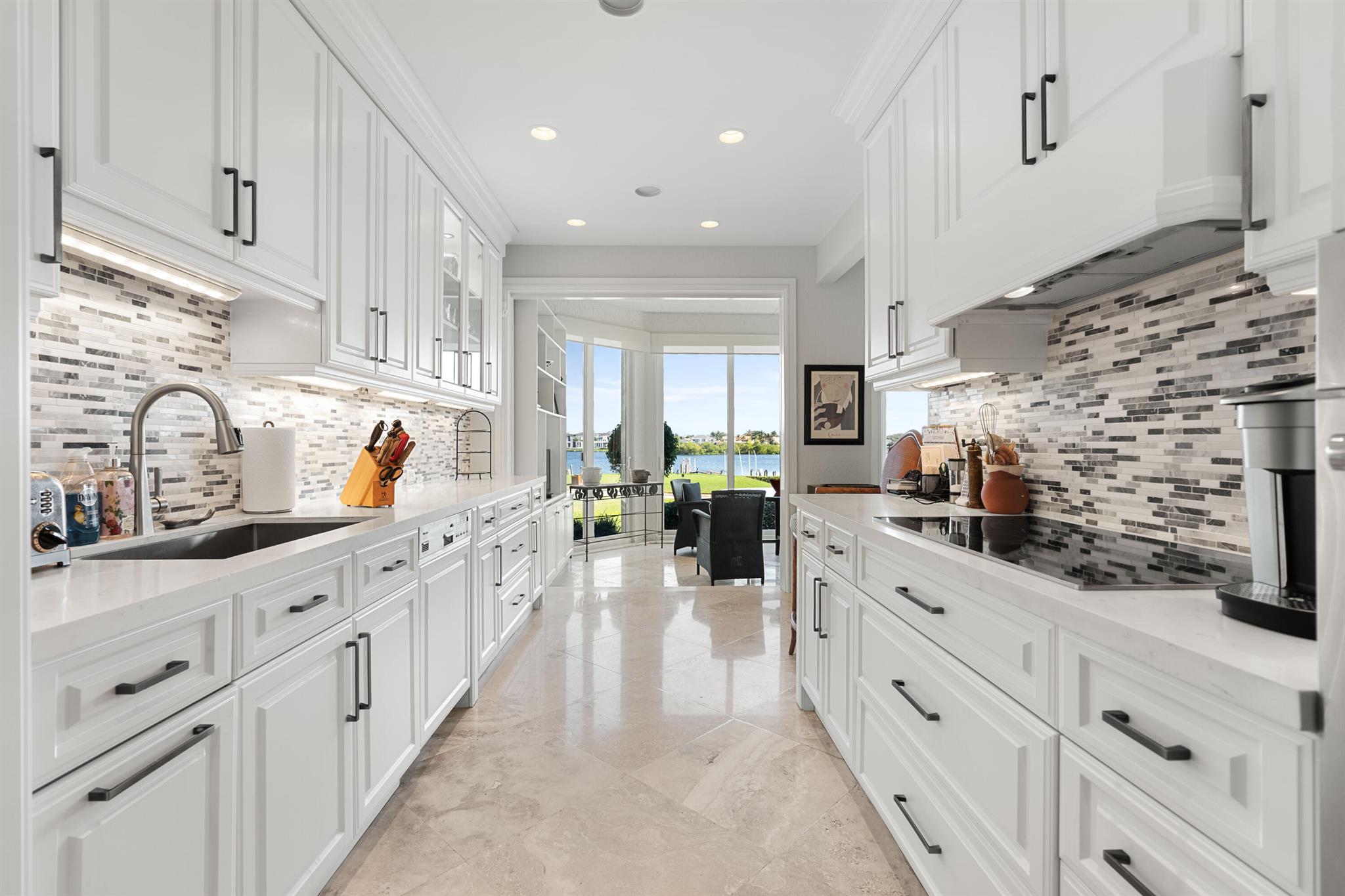 ADMIRALS COVE - Residential