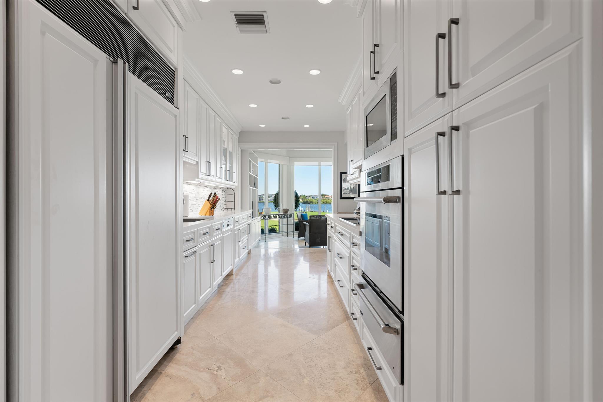 ADMIRALS COVE - Residential