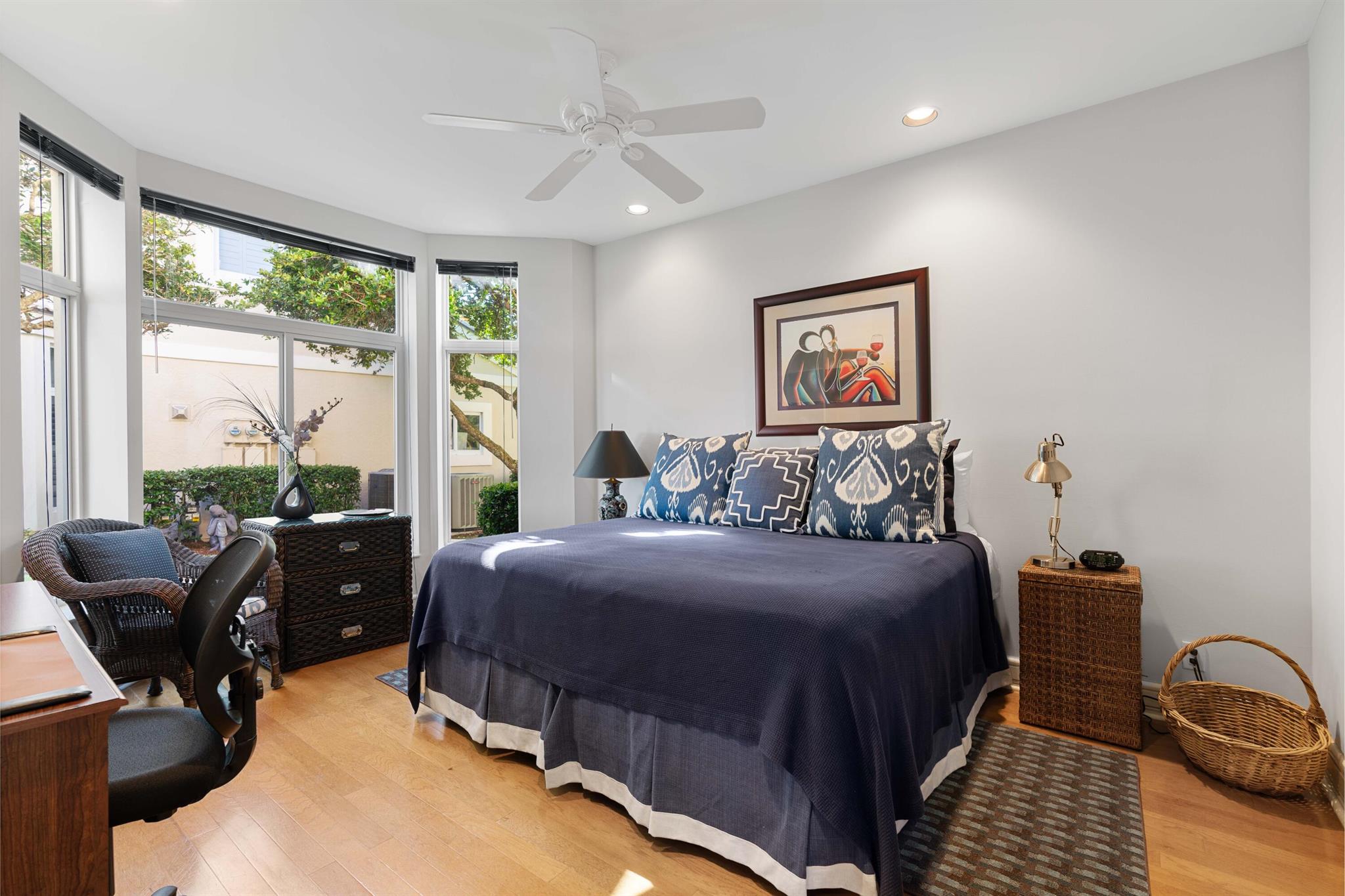 ADMIRALS COVE - Residential